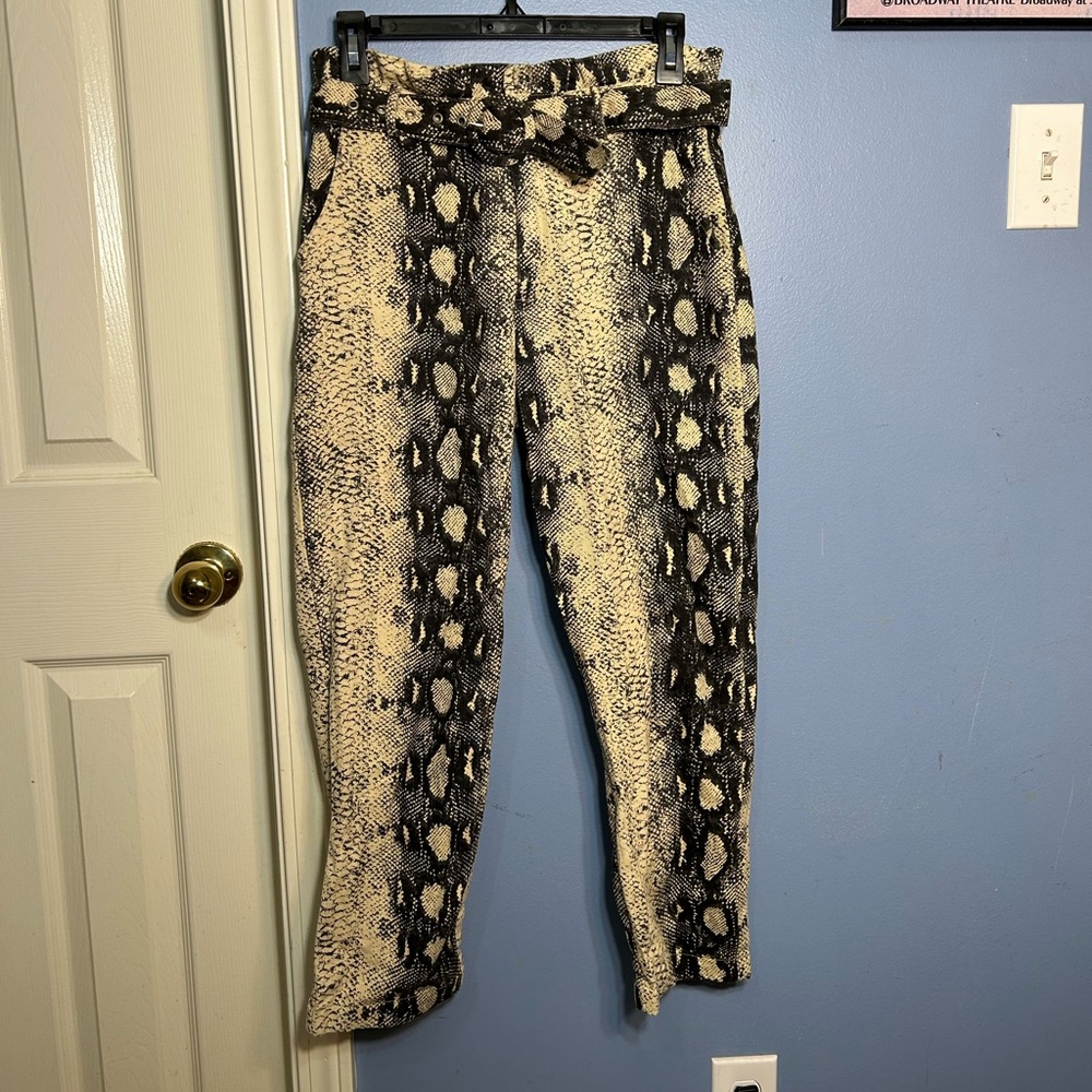 Le Lis Snakeskin 7/8 Pants with Paperbag Waist and Matching Belt